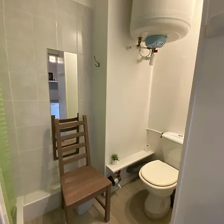 Apartment Mini-studio A 5min Des Thermes Avec Wifi - Fr-1-503-176